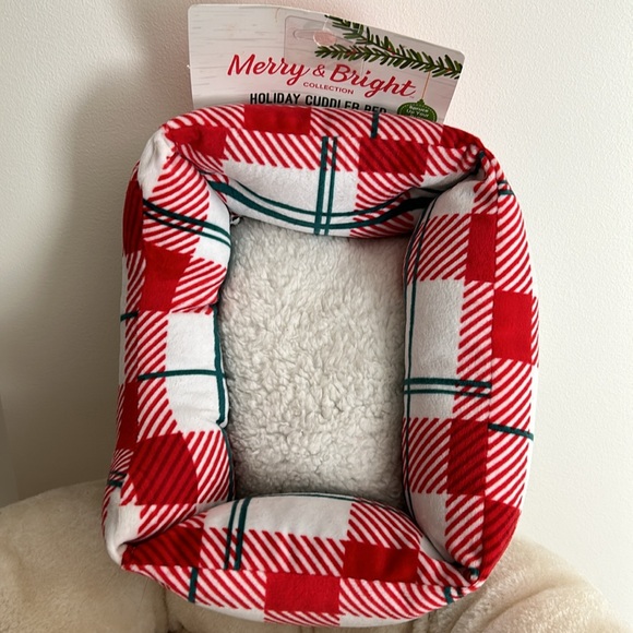 Holiday Small Pet Cuddler Bed - Picture 2 of 4